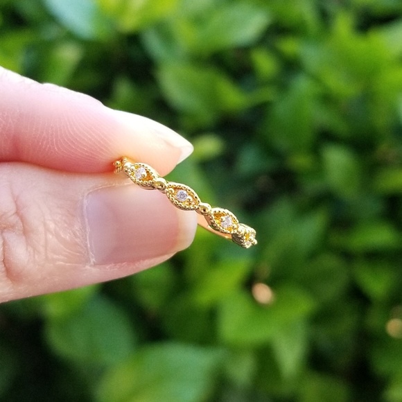 💎NEW💎 DAINTY GOLD PLATED SIMULATED  DIAMOND RING - Picture 3 of 5